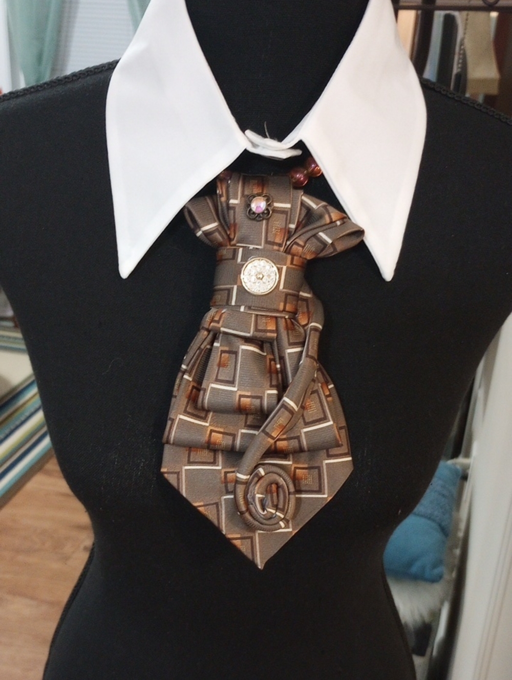 Elegant Brown Geometric Statement Necktie Necklace for Women